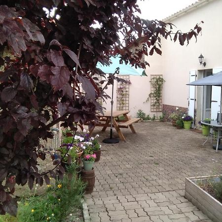 Les Tournesols Bed and Breakfast La Bernardiere Exteriör bild