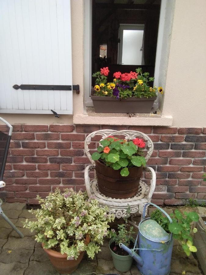Les Tournesols Bed and Breakfast La Bernardiere Exteriör bild